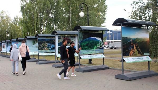 В Барнауле до конца октября будет работать выставка лучших видов Алтайского края В Барнауле до конца октября будет работать выставка лучших видов Алтайского края