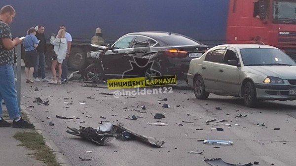 В ДТП на Павловском тракте в Барнауле пострадали сразу пять автомобилей В ДТП на Павловском тракте в Барнауле пострадали сразу пять автомобилей
