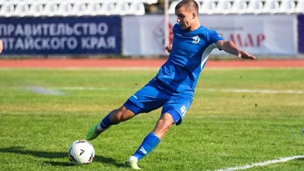 Барнаульское &laquo;Динамо&raquo; в меньшинстве отняло очки у лидера чемпионата
