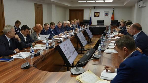 Лидеры краевых профсоюзов и депутаты АКЗС обсудили предложения по формированию краевого бюджета на 2023 год