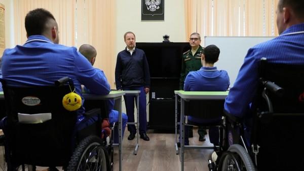 Виктор Томенко посетил алтайских бойцов, которые находятся в московском госпитале Виктор Томенко посетил алтайских бойцов, которые находятся в московском госпитале