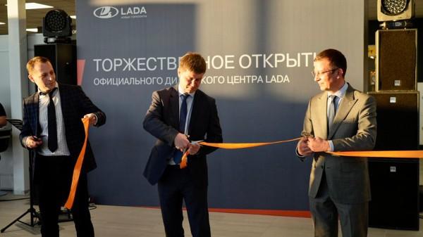 В Барнауле открылся новый автосалон ЛАДА-ЦЕНТР В Барнауле открылся новый автосалон ЛАДА-ЦЕНТР