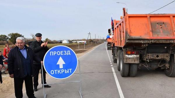 Дорожники Алтайского края сдали в эксплуатацию сразу три дороги Дорожники Алтайского края сдали в эксплуатацию сразу три дороги