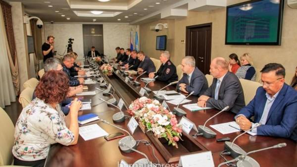 Дорожная техника Барнаула в зимний период будет работать круглосуточно Дорожная техника Барнаула в зимний период будет работать круглосуточно