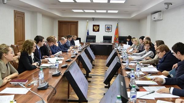 В АКЗС начались консультации с Правительством Алтайского края по проекту регионального бюджета на 2023 год В АКЗС начались консультации с Правительством Алтайского края по проекту регионального бюджета на 2023 год