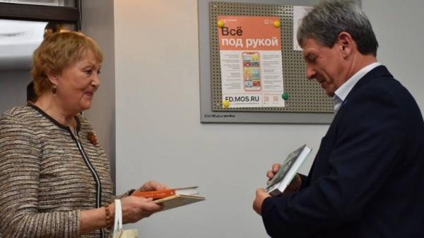 В Москве презентовали книгу Роберта Рождественского, изданную на Алтае В Москве презентовали книгу Роберта Рождественского, изданную на Алтае