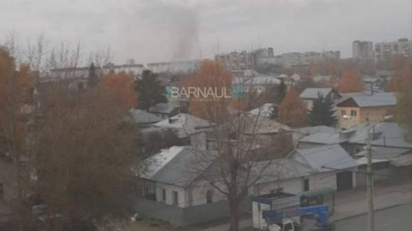 В Барнауле пожарные ликвидируют возгорание по улице Транзитной В Барнауле пожарные ликвидируют возгорание по улице Транзитной