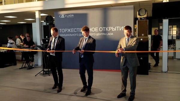 В Барнауле открылся новый автосалон ЛАДА-ЦЕНТР В Барнауле открылся новый автосалон ЛАДА-ЦЕНТР