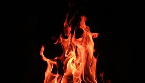 В Барнауле ночью произошел пожар в нежилом двухэтажном доме В Барнауле ночью произошел пожар в нежилом двухэтажном доме