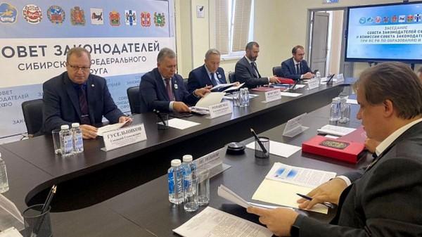 Александр Романенко предложил возродить трудовое воспитание в школах Александр Романенко предложил возродить трудовое воспитание в школах