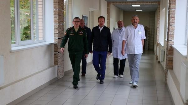 Виктор Томенко посетил алтайских бойцов, которые находятся в московском госпитале Виктор Томенко посетил алтайских бойцов, которые находятся в московском госпитале