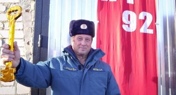 Алтайские пожарные и штатный кот-мышелов отпраздновали новоселье Алтайские пожарные и штатный кот-мышелов отпраздновали новоселье