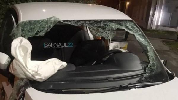 В Барнауле произошло жесткое ДТП с такси В Барнауле произошло жесткое ДТП с такси
