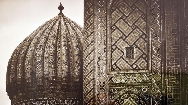 В Художественном музее Алтайского края открылась выставка книжной графики и фотографии