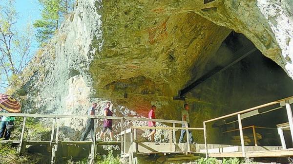 Ученый, открывший денисовцев, получил Нобелевскую премию