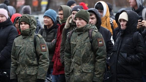 В Барнауле прошли патриотические акции &laquo;Своих не бросаем&raquo;