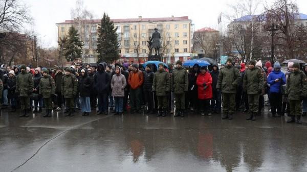 В Барнауле прошли патриотические акции &laquo;Своих не бросаем&raquo;