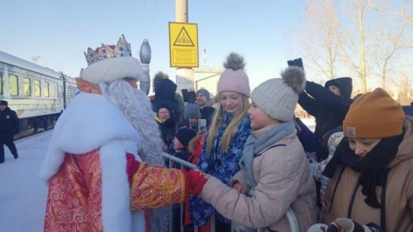 Поезд Дед Мороза впервые побывал в Славгороде Поезд Дед Мороза впервые побывал в Славгороде