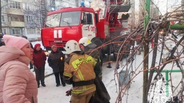 Тринадцать человек спасли на пожаре в Бийске Тринадцать человек спасли на пожаре в Бийске