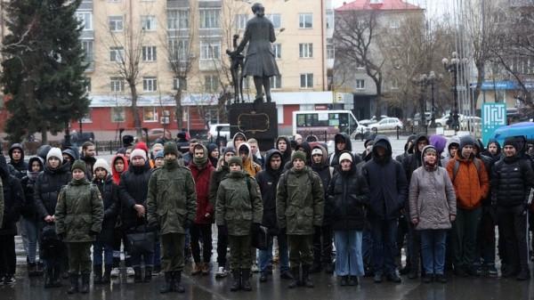 В Барнауле прошли патриотические акции &laquo;Своих не бросаем&raquo;
