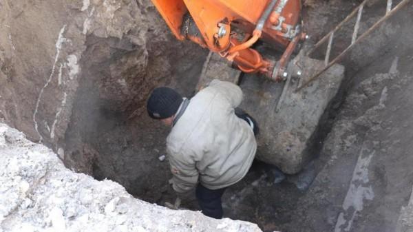 В Барнауле на пересечении Космонавтов – Глушкова прорвало водопровод В Барнауле на пересечении Космонавтов – Глушкова прорвало водопровод