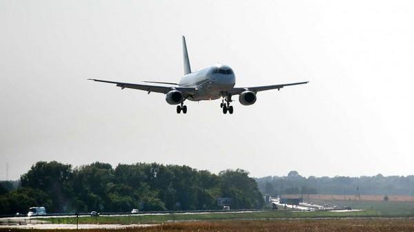 Самолет не смог вылететь из аэропорта Барнаула из-за технической неисправности Самолет не смог вылететь из аэропорта Барнаула из-за технической неисправности