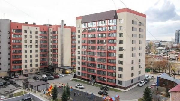 В Барнауле продают четырехкомнатную квартиру с сейфом и бронированной дверью В Барнауле продают четырехкомнатную квартиру с сейфом и бронированной дверью