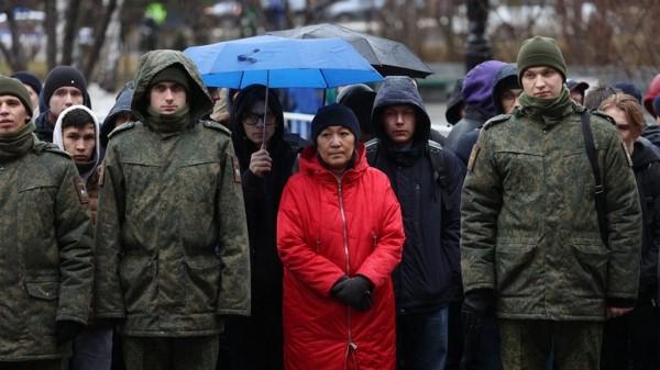 В Барнауле прошли патриотические акции &laquo;Своих не бросаем&raquo;