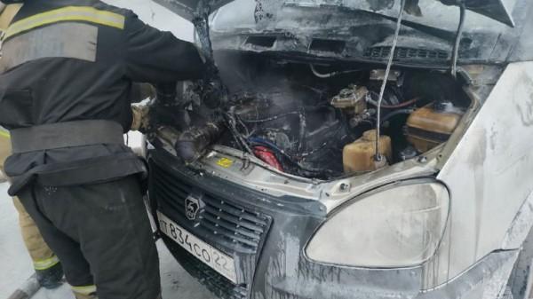 На барнаульской заправке загорелся автомобиль &laquo;Газель&raquo;