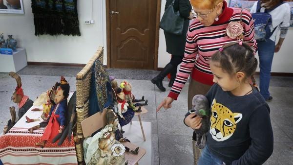 В Барнауле открыли краевую выставку изделий мастеров В Барнауле открыли краевую выставку изделий мастеров