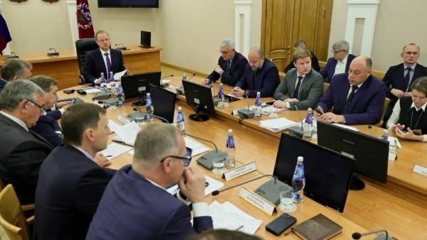 Виктор Томенко представил нового руководителя департамента по вопросам внутренней политики