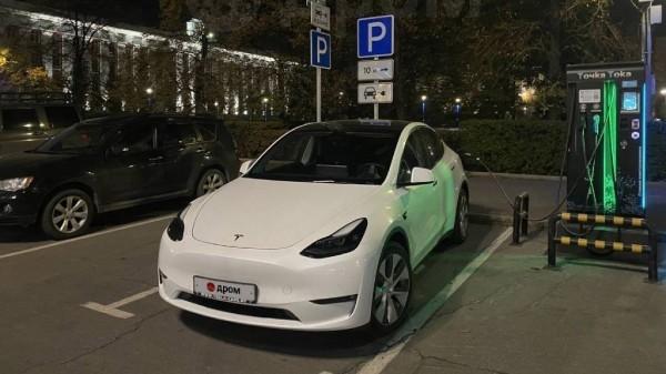 В Барнауле продают электромобиль марки Tesla В Барнауле продают электромобиль марки Tesla