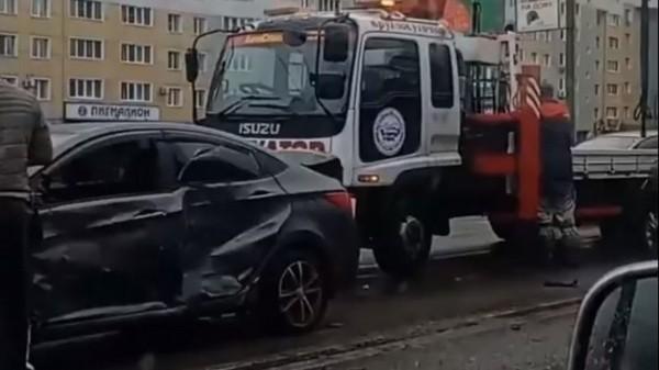 Три автомобиля попали в ДТП на Павловском тракте в Барнауле