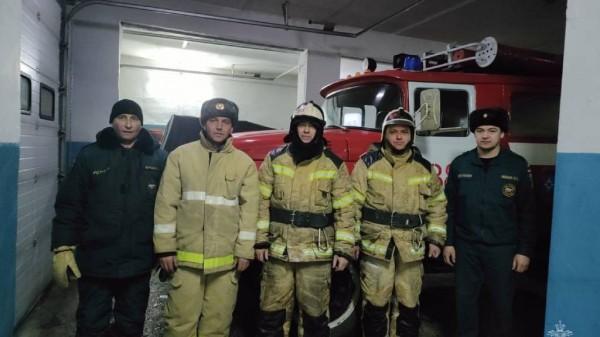 В Поспелихе пожарные спасли человека