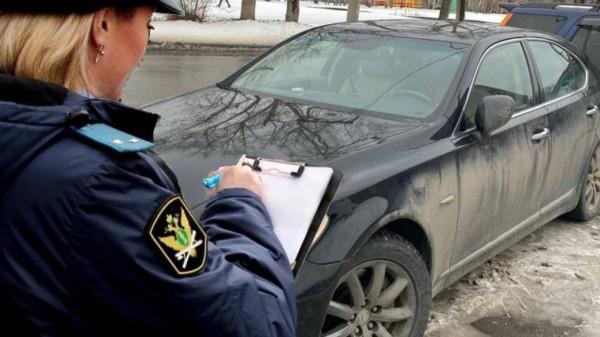 У жителя Барнаула арестовали автомобиль за неуплату налогов
