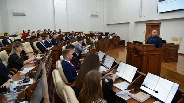 Началась торжественная сессия Молодежного Парламента Алтайского края, посвященная его 20-летию Началась торжественная сессия Молодежного Парламента Алтайского края, посвященная его 20-летию