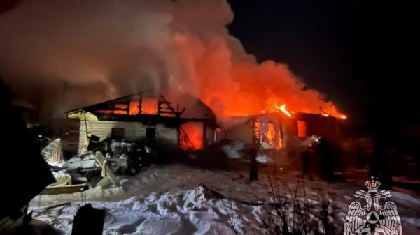 В Барнаульском поселке Лесном полностью сгорел частный дом