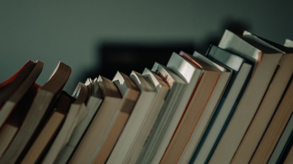 Владимир Путин продлил господдержку небольших книжных магазинов Владимир Путин продлил господдержку небольших книжных магазинов