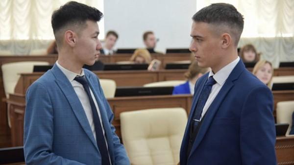 Реальный участник молодежной политики. Молодежный Парламент Алтайского края отметил свое 20-летие