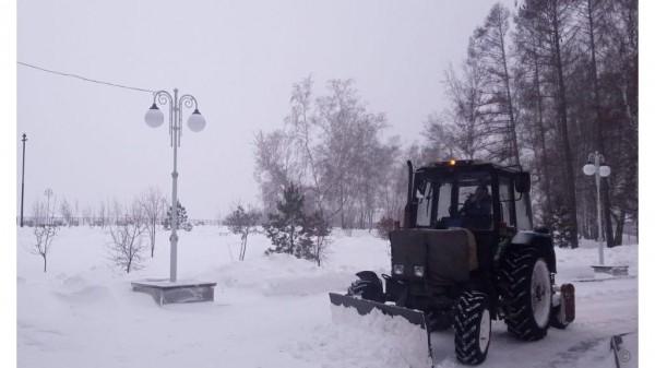 Барнаульские дорожники очищают улицы города от последствий непогоды Барнаульские дорожники очищают улицы города от последствий непогоды