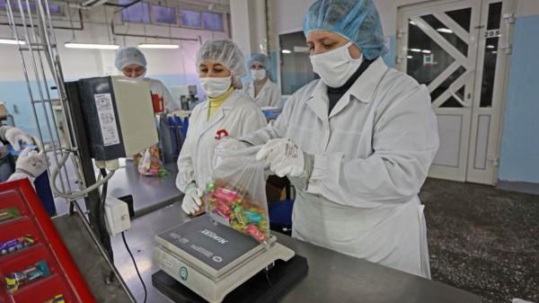 128 тысяч школьников Алтайского края получат новогодние подарки от губернатора 128 тысяч школьников Алтайского края получат новогодние подарки от губернатора