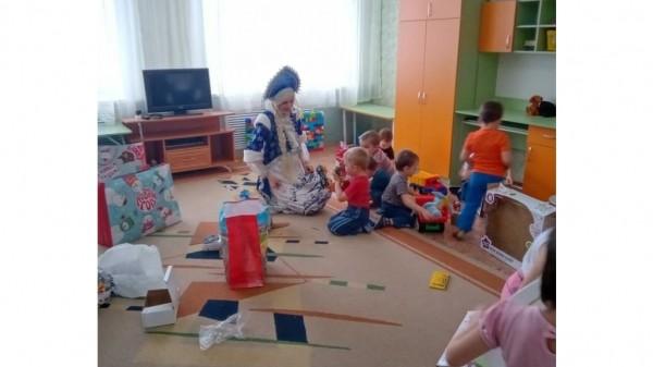 Как барнаульские лицеисты своими руками творят новогодние чудеса Как барнаульские лицеисты своими руками творят новогодние чудеса