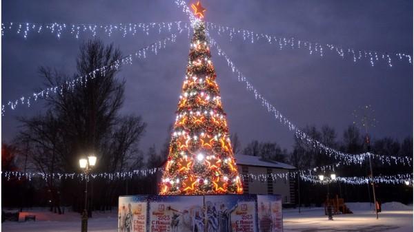 В Барнауле открыли снежный городок