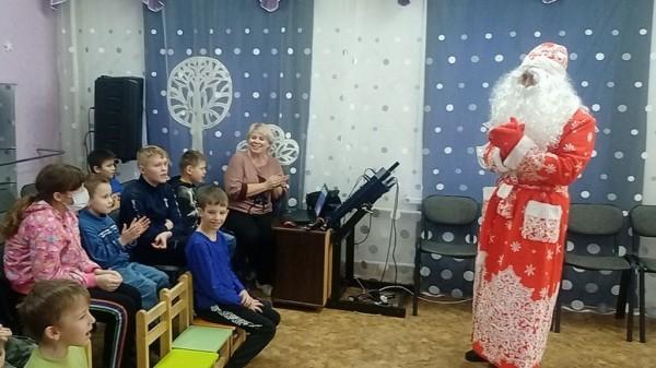 В Алтайском крае полицейские поздравили воспитанников детских домов