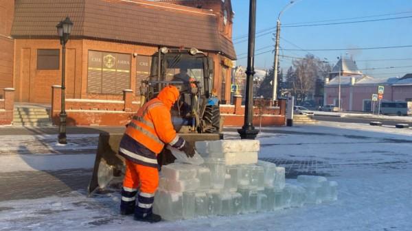 На барнаульский Арбат привезли лед для строительства новогоднего городка На барнаульский Арбат привезли лед для строительства новогоднего городка