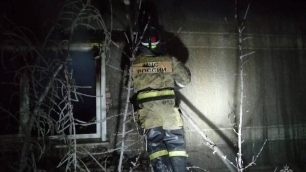 В Поспелихе пожарные спасли человека