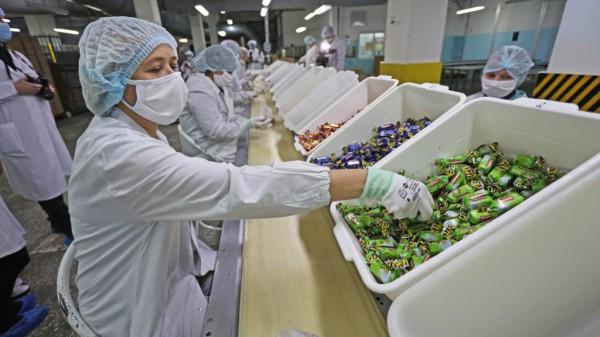 Как производят губернаторские новогодние подарки