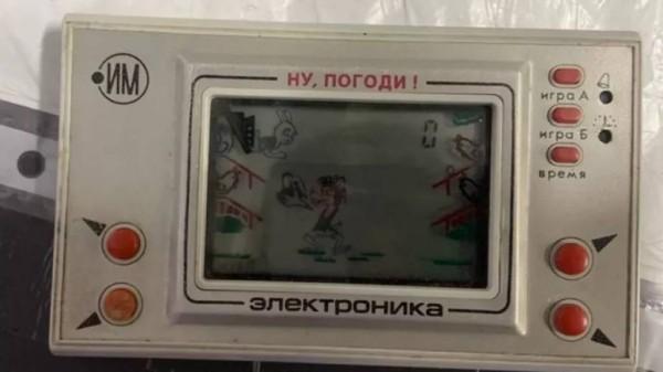 Житель Бийска продает советскую игровую приставку Житель Бийска продает советскую игровую приставку