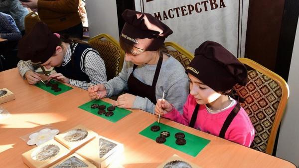 Барнаульский музей шоколада устроил детям сладкий праздник