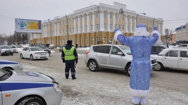 Акция &laquo;Полицейский Дед Мороз&raquo; проходит в Барнауле